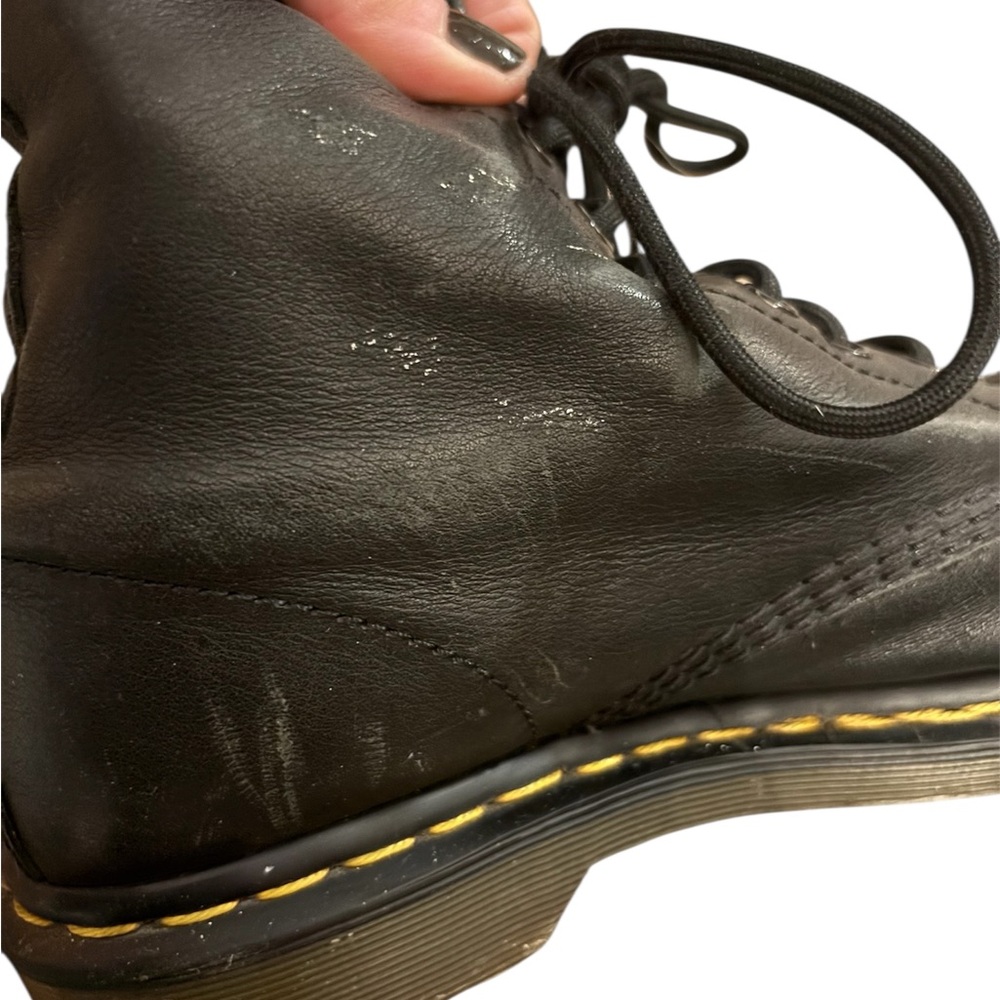 Dr. Marten’s classic combat boots women’s size 9 worn in condition - Picture 9 of 14